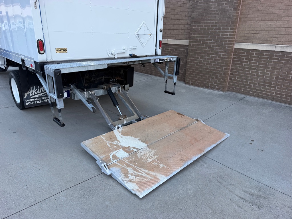 Photo 13 of this FORD F450 BOX