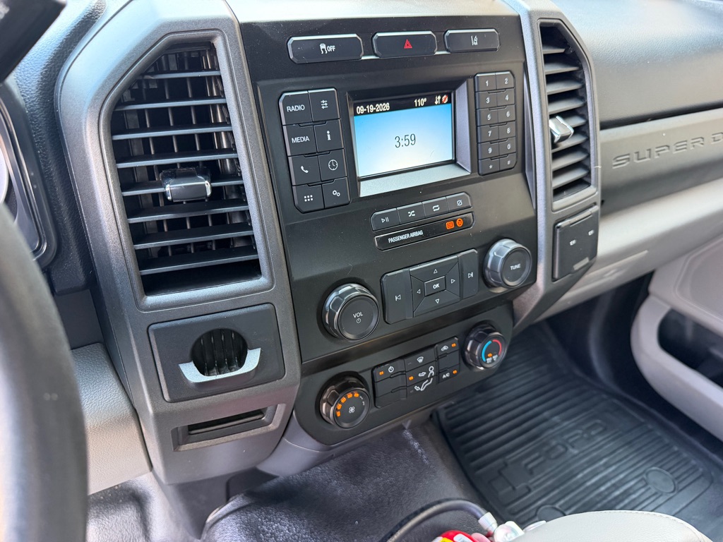 Photo 21 of this FORD F450 BOX
