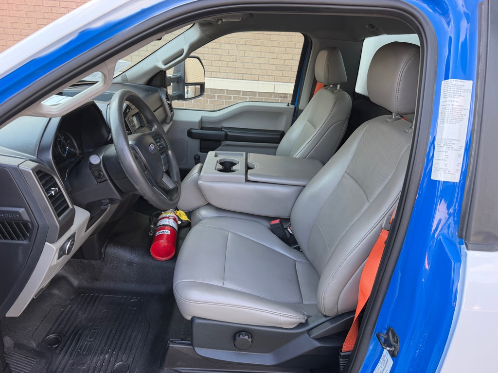 Photo 16 of this FORD F450 BOX