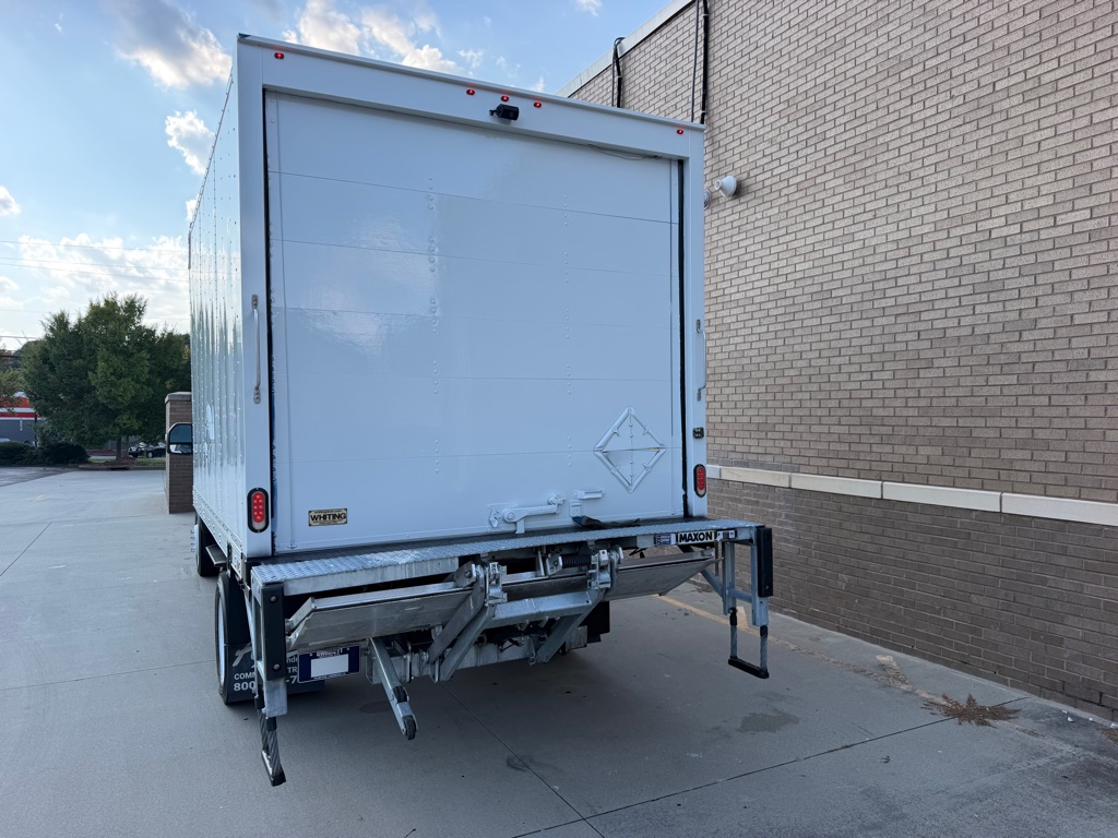 Photo 11 of this FORD F450 BOX