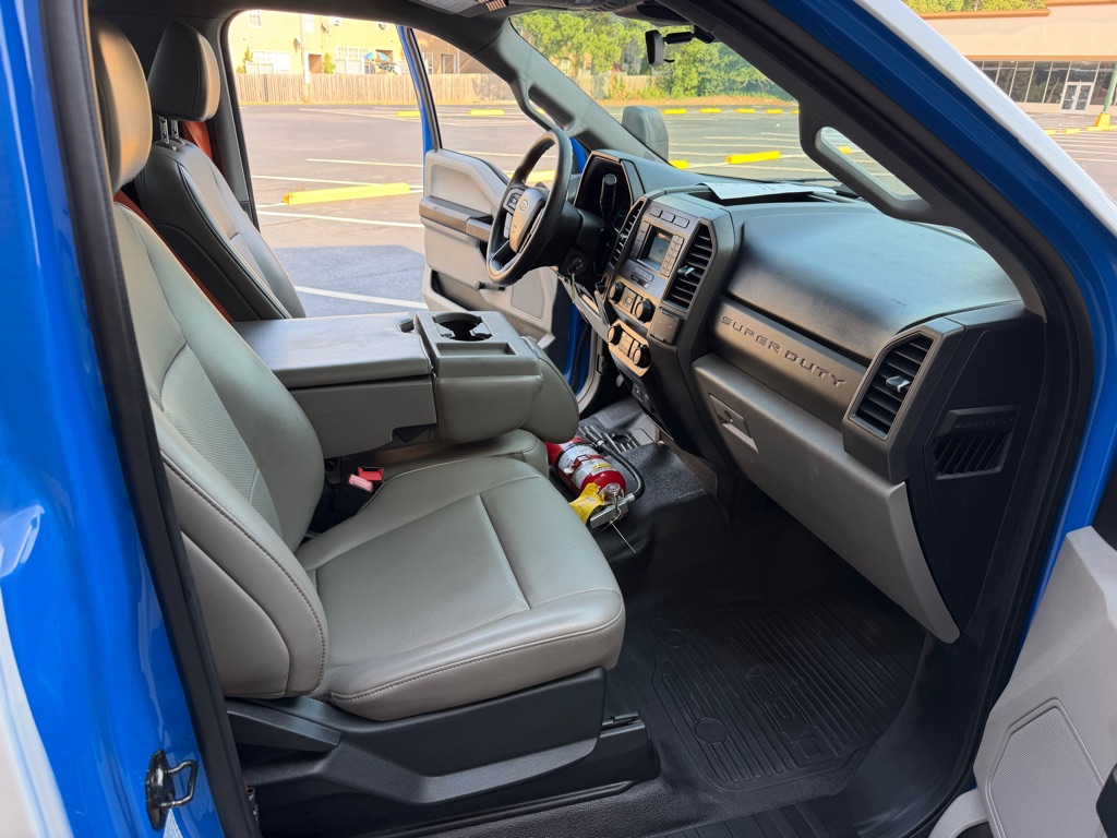Photo 22 of this FORD F450 BOX