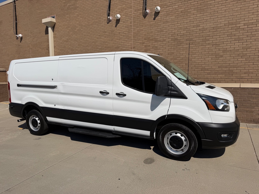 Photo 3 of this FORD TRANSIT T-150