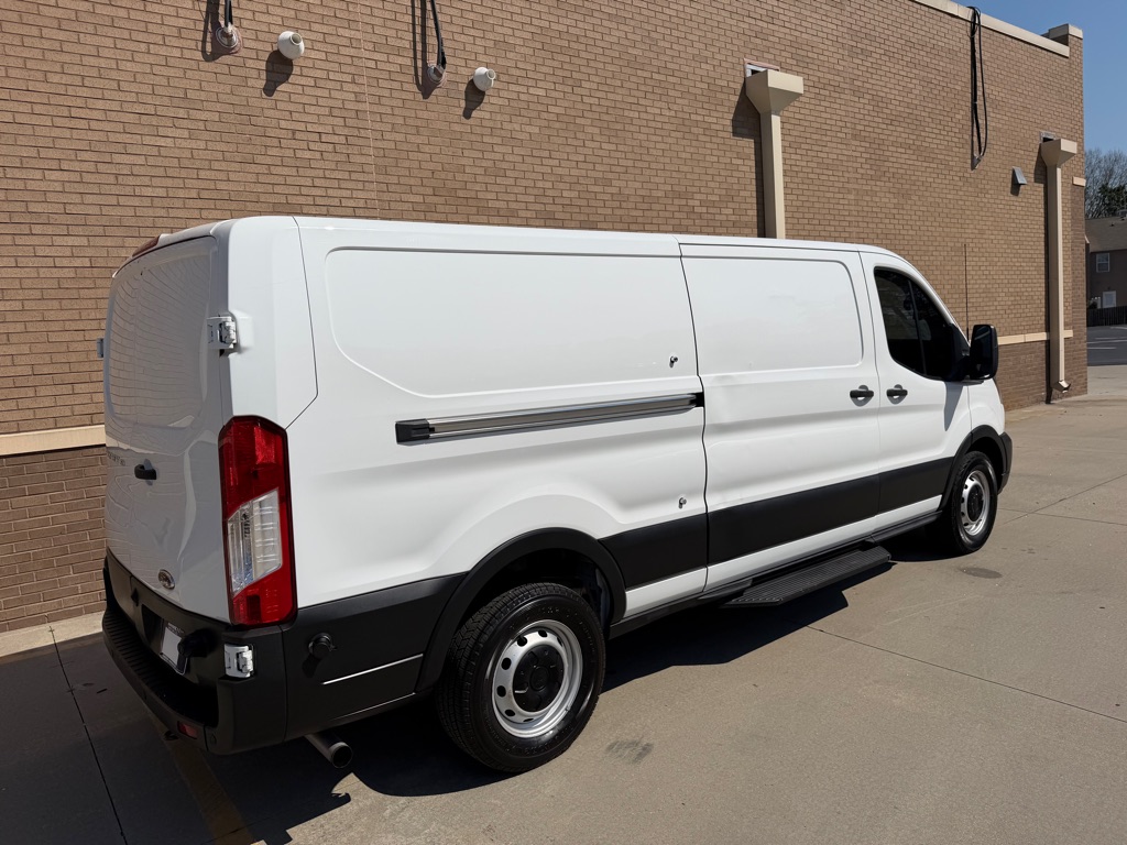 Photo 4 of this FORD TRANSIT T-150