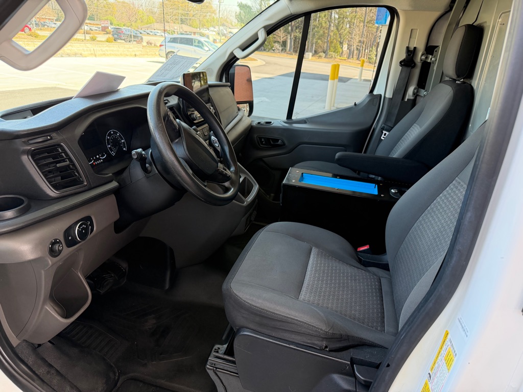 Photo 17 of this FORD TRANSIT T-150