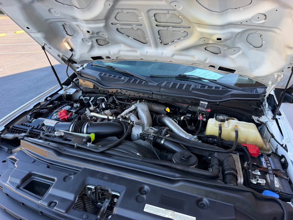 Photo 31 of this FORD F450 UTILITY