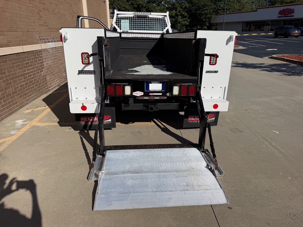 Photo 5 of this FORD F450 UTILITY