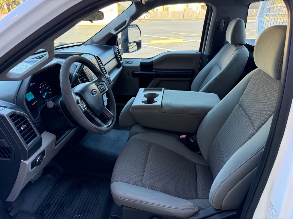 Photo 18 of this FORD F450 UTILITY