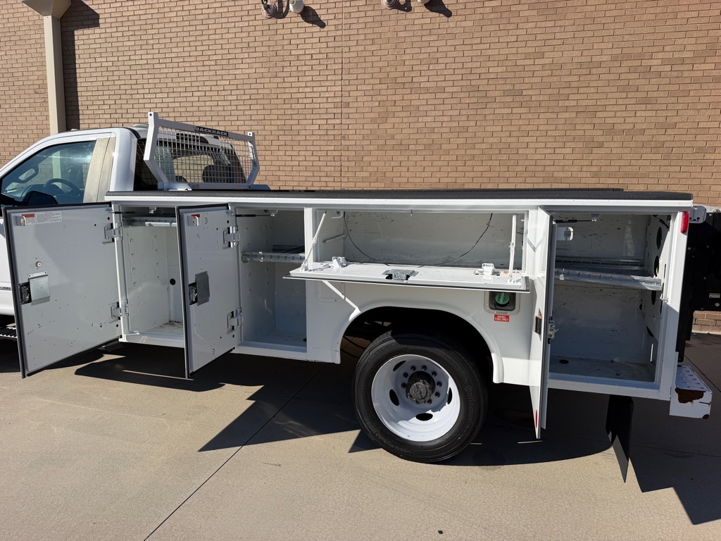 Photo 15 of this FORD F450 UTILITY