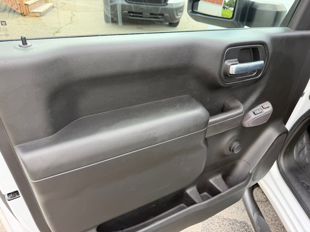 Photo 23 of this CHEVROLET SILVERADO 2500