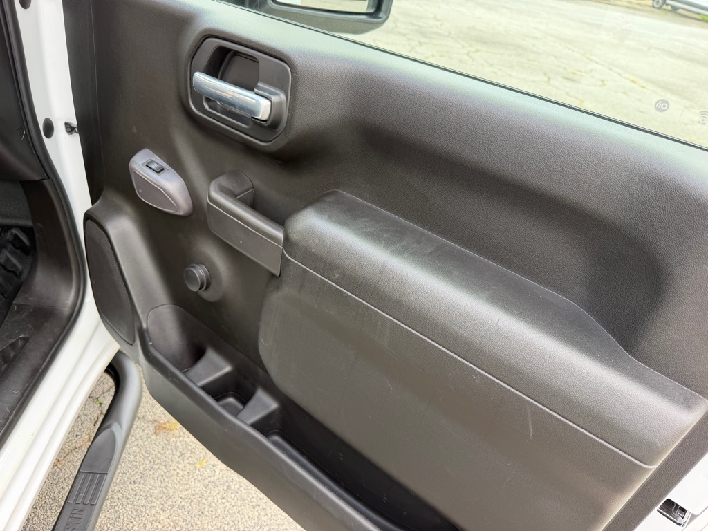 Photo 18 of this CHEVROLET SILVERADO 2500