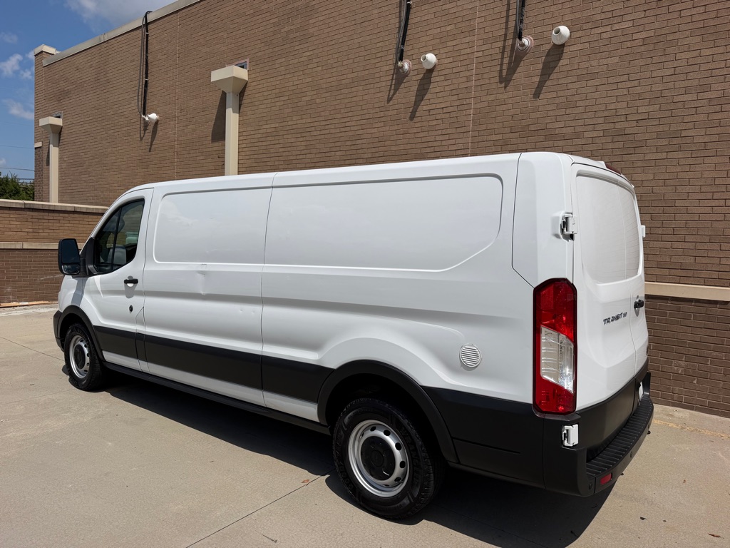 Photo 7 of this FORD TRANSIT T-150