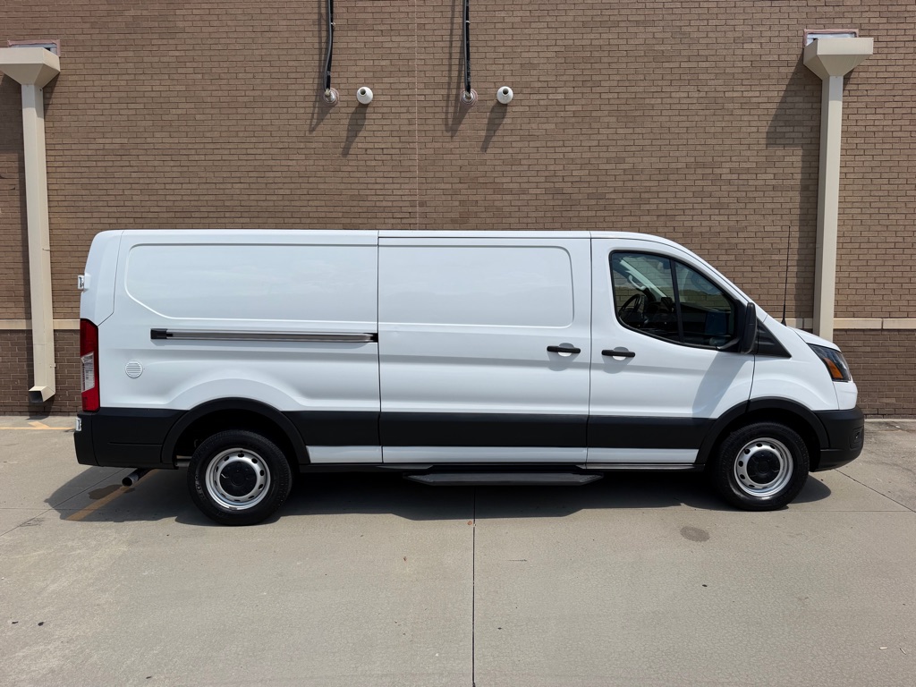 Photo 3 of this FORD TRANSIT T-150