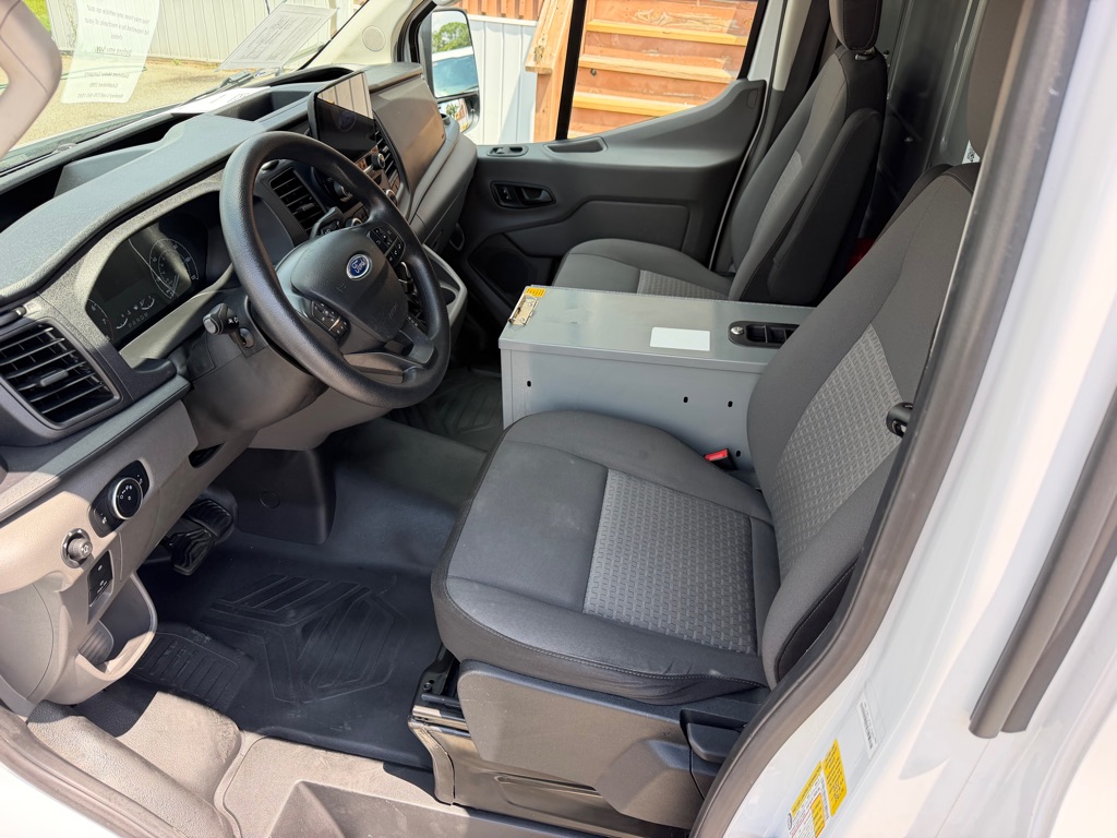 Photo 11 of this FORD TRANSIT T-150
