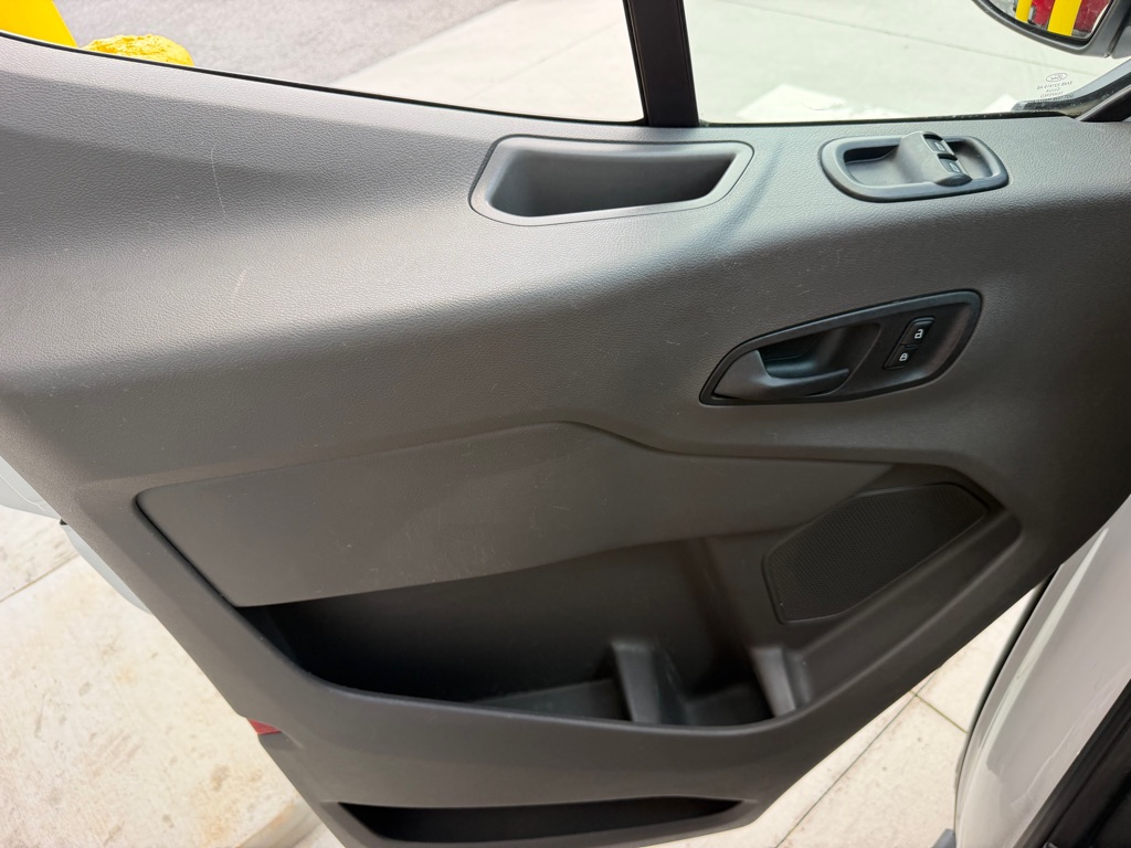 Photo 16 of this FORD TRANSIT T-150