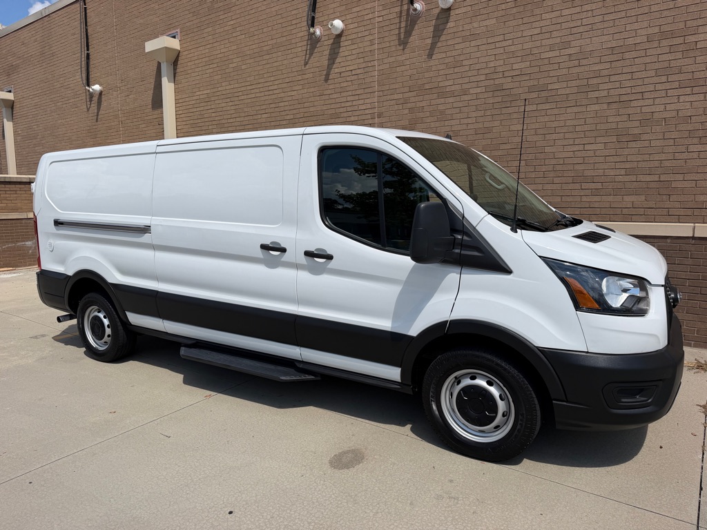 Photo 4 of this FORD TRANSIT T-150