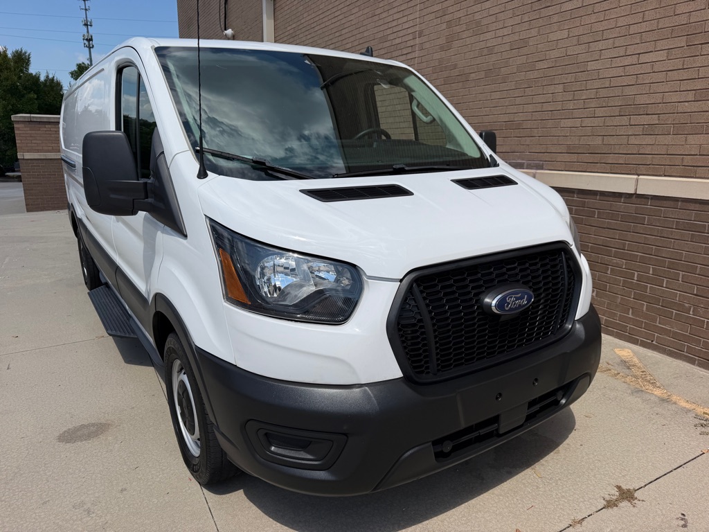 Photo 9 of this FORD TRANSIT T-150