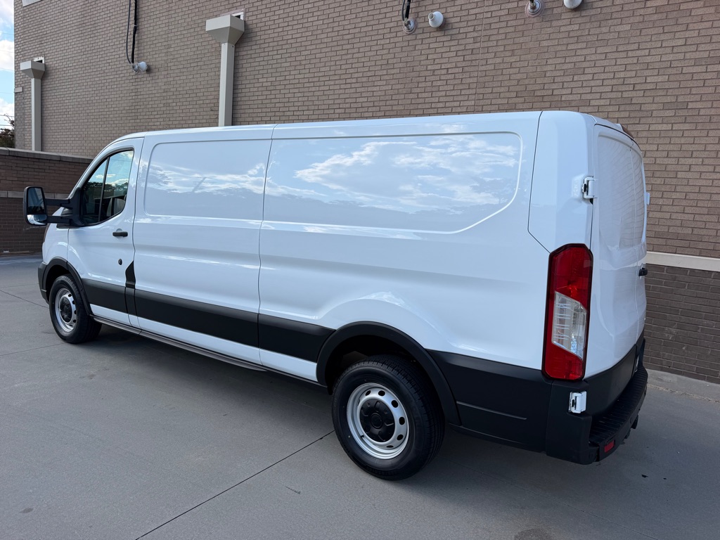 Photo 4 of this FORD TRANSIT T-250