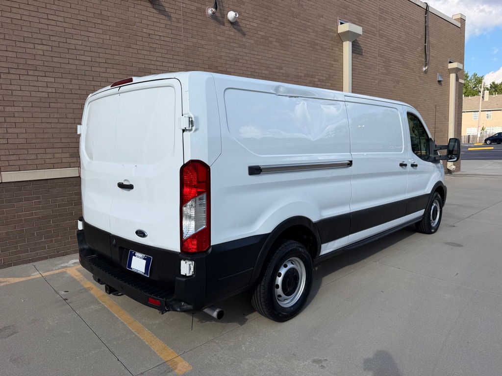 Photo 6 of this FORD TRANSIT T-250