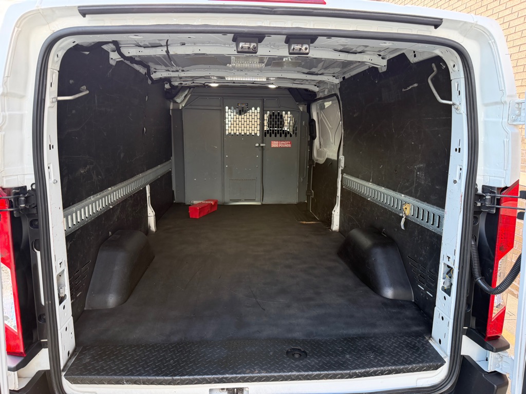 Photo 20 of this FORD TRANSIT T-250