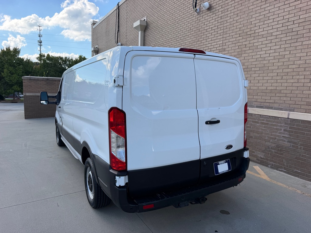 Photo 7 of this FORD TRANSIT T-250