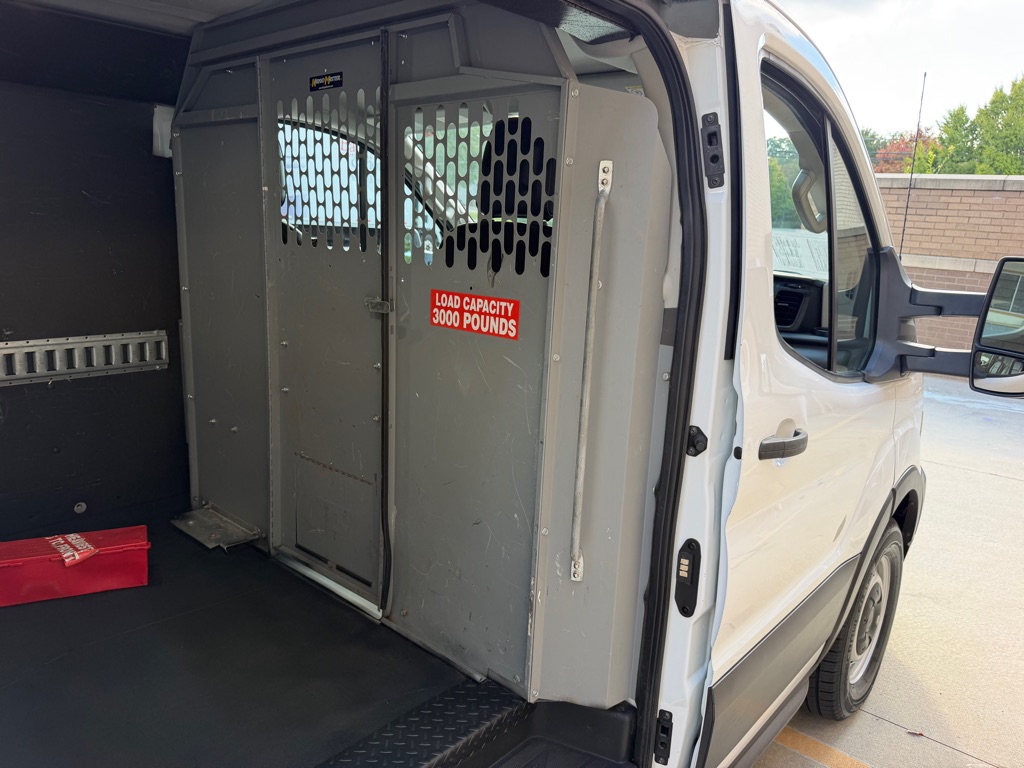 Photo 21 of this FORD TRANSIT T-250