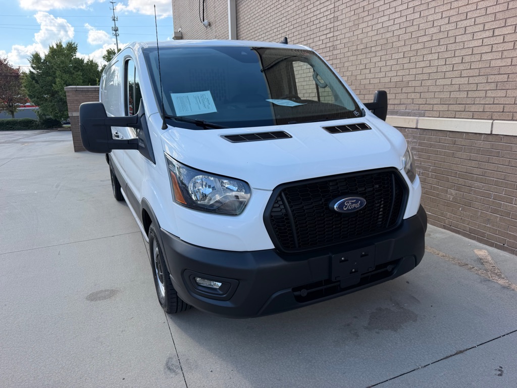 Photo 10 of this FORD TRANSIT T-250
