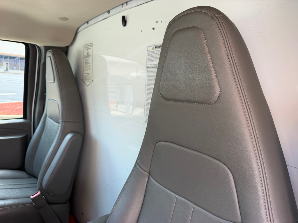 Photo 13 of this GMC SAVANA G3500