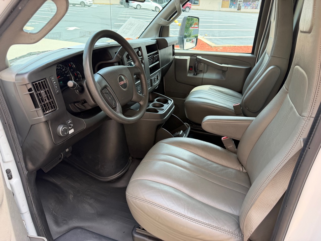 Photo 12 of this GMC SAVANA G3500