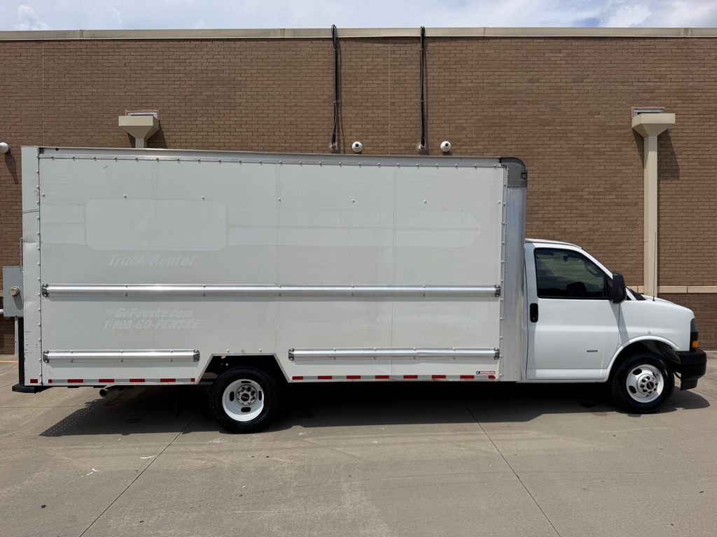 Photo 4 of this GMC SAVANA G3500