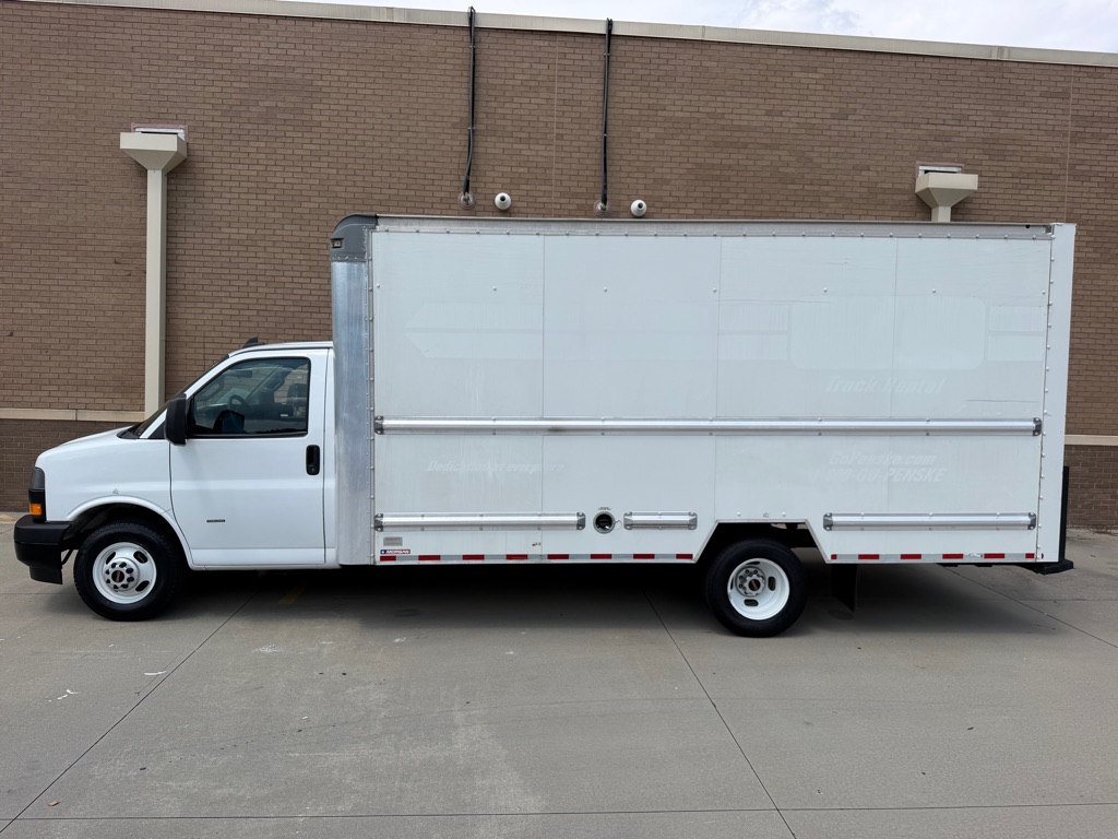Photo 3 of this GMC SAVANA G3500