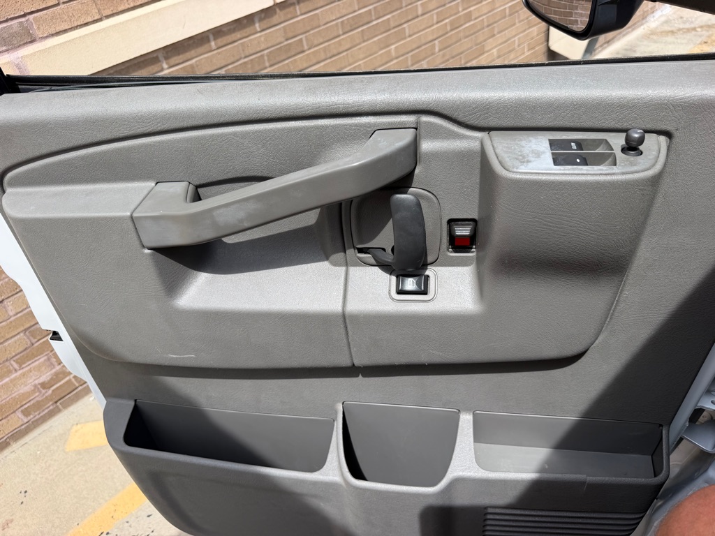 Photo 16 of this GMC SAVANA G3500