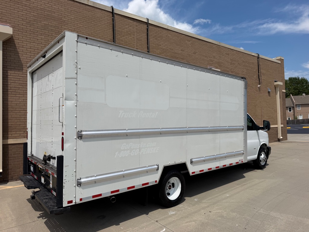 Photo 5 of this GMC SAVANA G3500