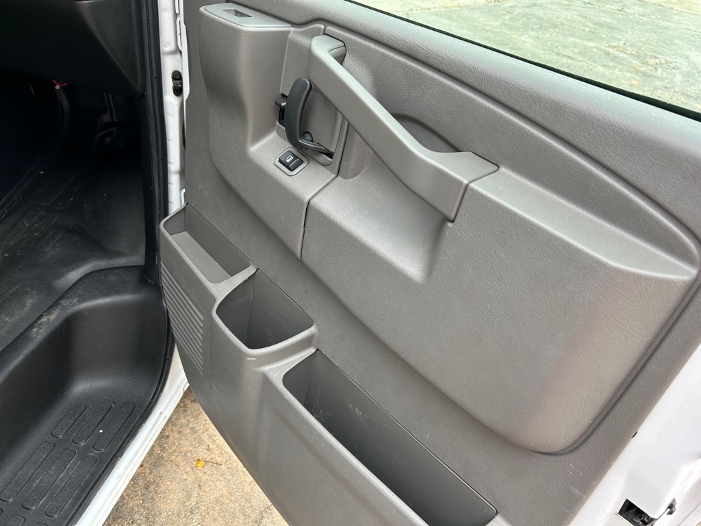 Photo 19 of this CHEVROLET EXPRESS G2500
