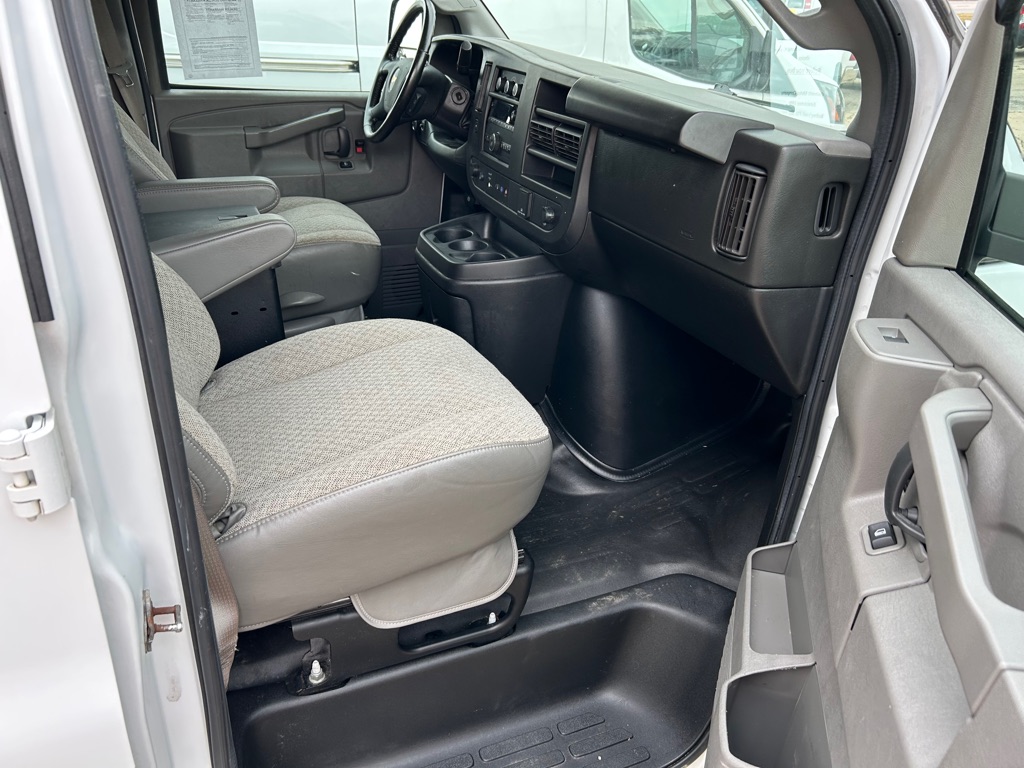 Photo 18 of this CHEVROLET EXPRESS G2500
