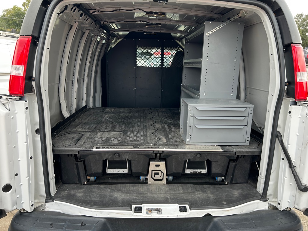 Photo 10 of this CHEVROLET EXPRESS G2500