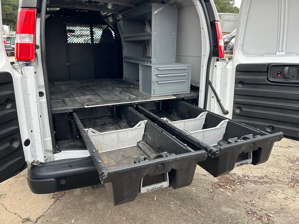 Photo 11 of this CHEVROLET EXPRESS G2500