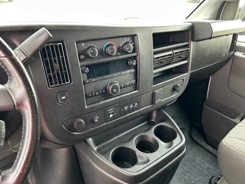 Photo 17 of this CHEVROLET EXPRESS G2500