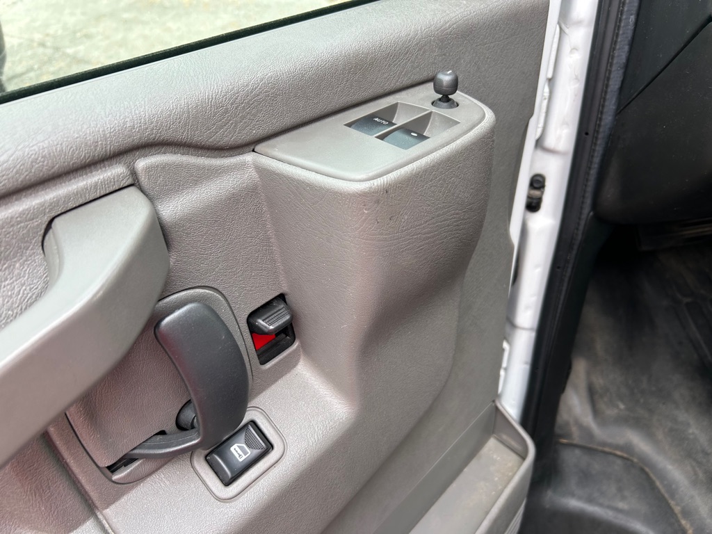 Photo 14 of this CHEVROLET EXPRESS G2500
