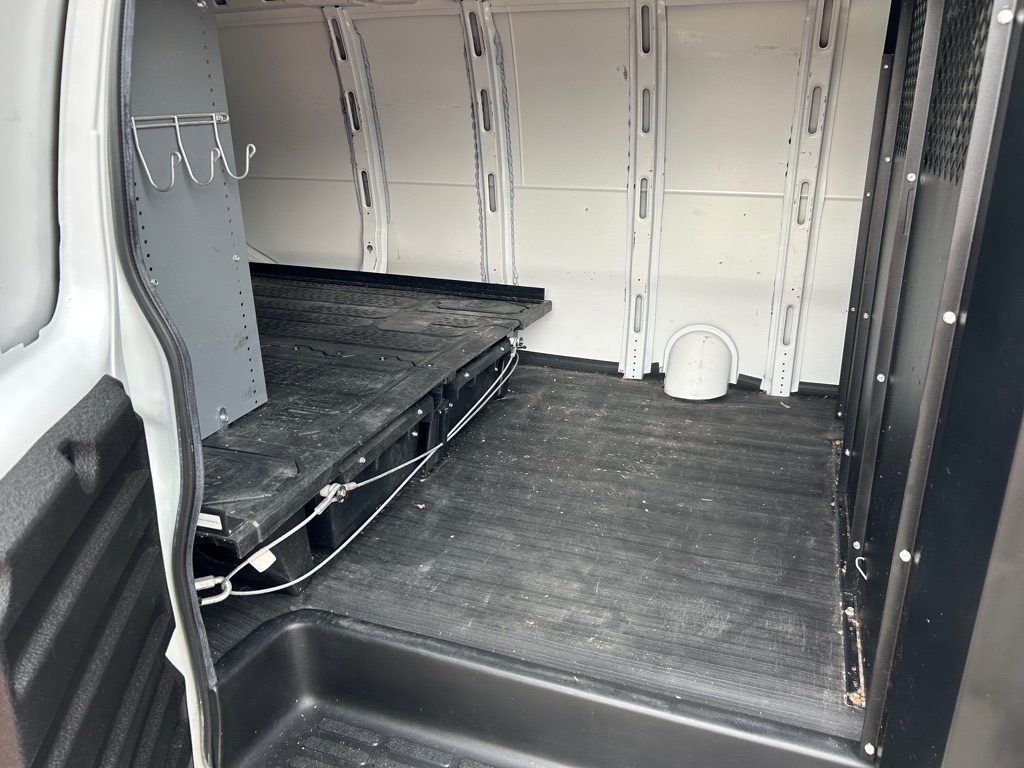 Photo 20 of this CHEVROLET EXPRESS G2500