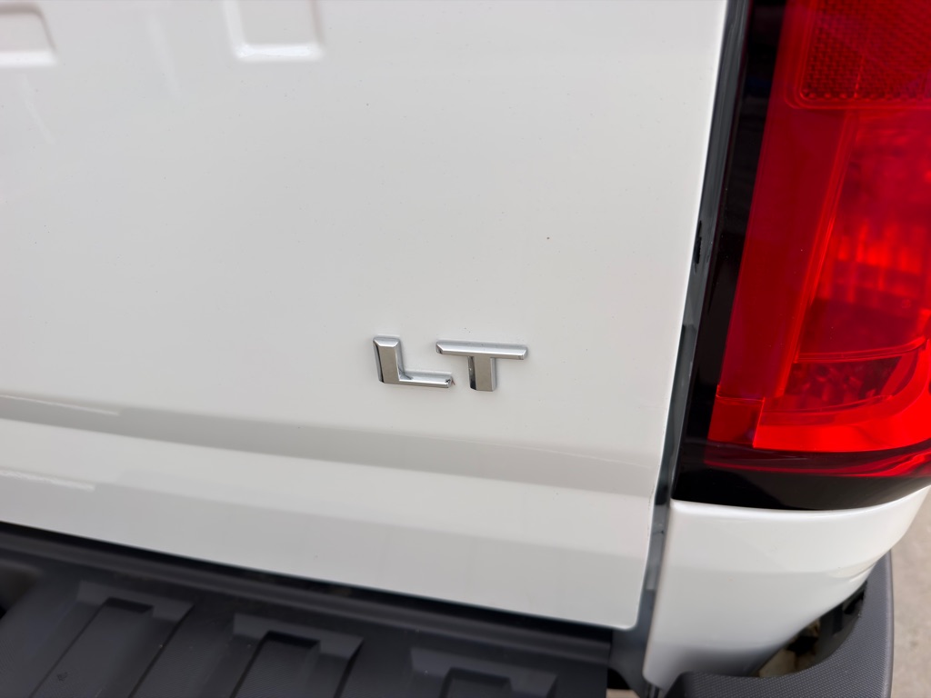 Photo 22 of this CHEVROLET COLORADO LT