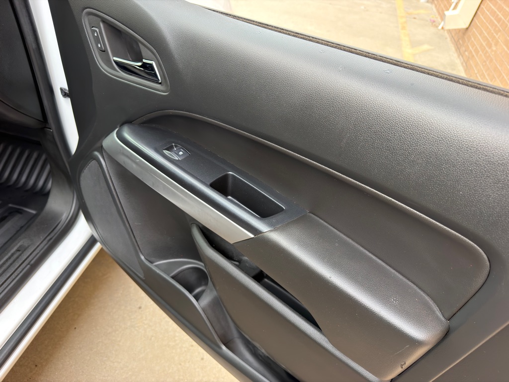 Photo 19 of this CHEVROLET COLORADO LT