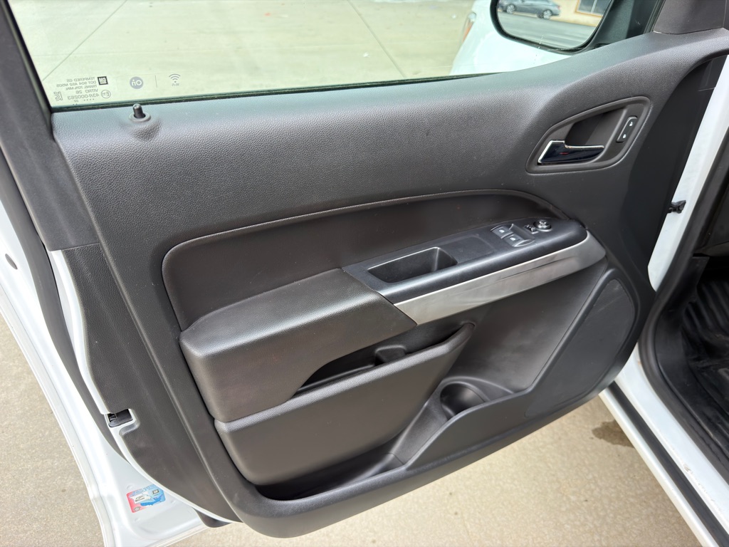 Photo 15 of this CHEVROLET COLORADO LT