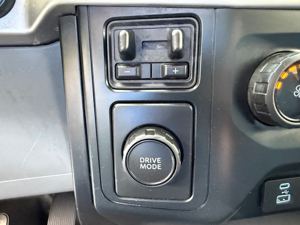 Photo 14 of this FORD F150 SC LWB