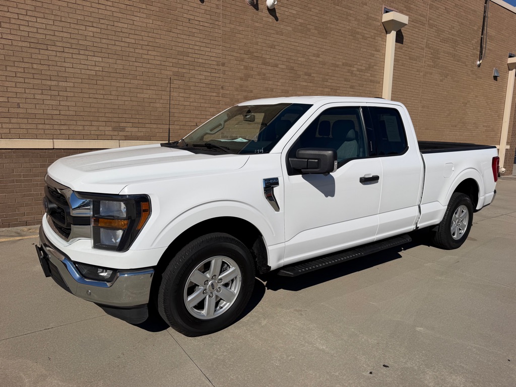 Photo 4 of this FORD F150 SC XLT