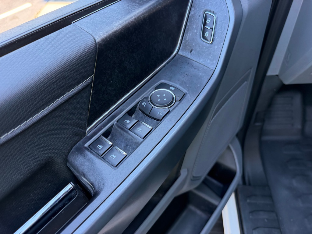 Photo 13 of this FORD F150 SC XLT
