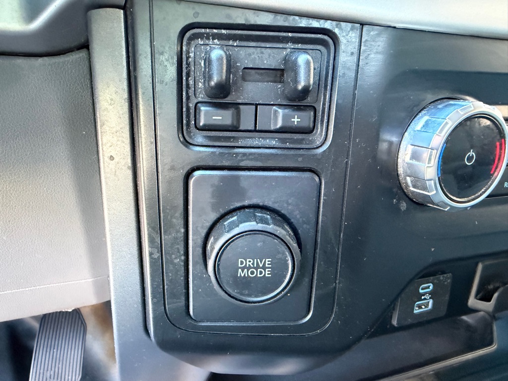 Photo 27 of this FORD F150 SC XLT