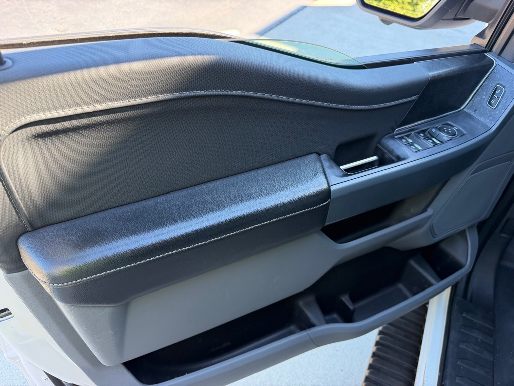 Photo 14 of this FORD F150 SC XLT