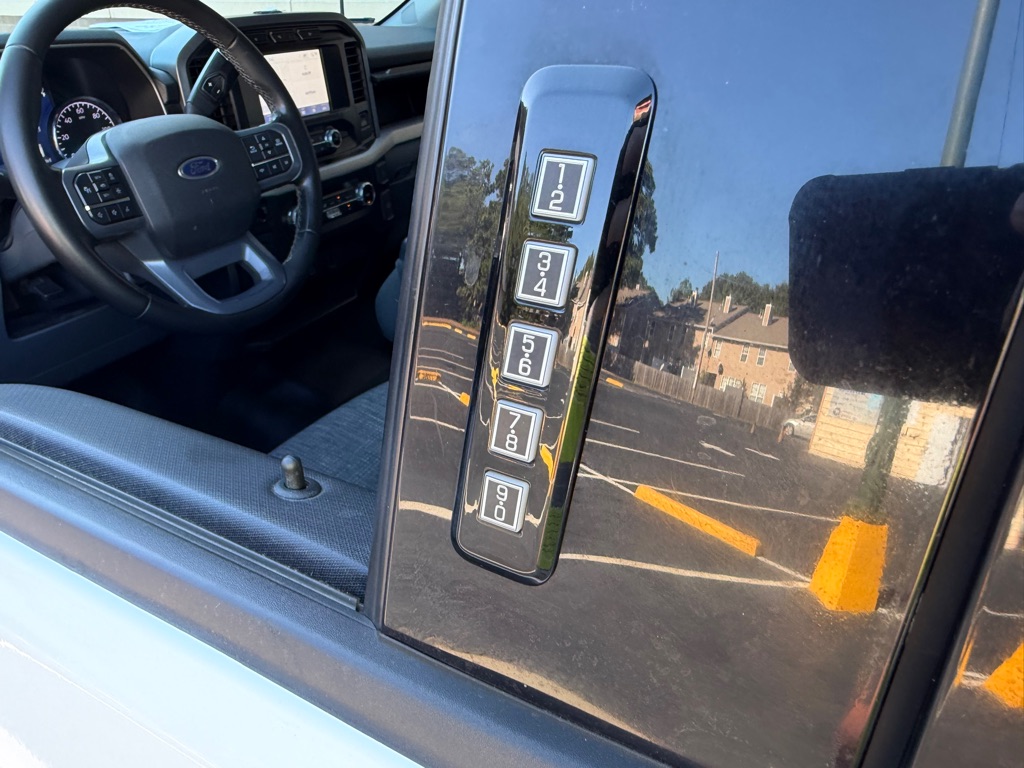 Photo 29 of this FORD F150 SC XLT