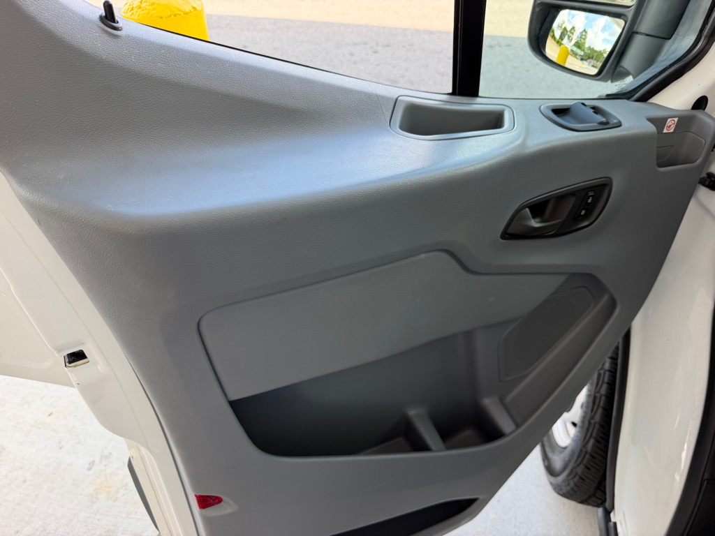 Photo 18 of this FORD TRANSIT T-150
