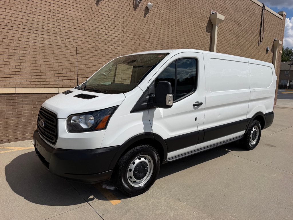 Photo 3 of this FORD TRANSIT T-150